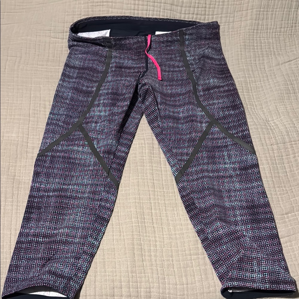 Nike dri-fit Black and Purple Capri Luxe Running Leggings Sz M